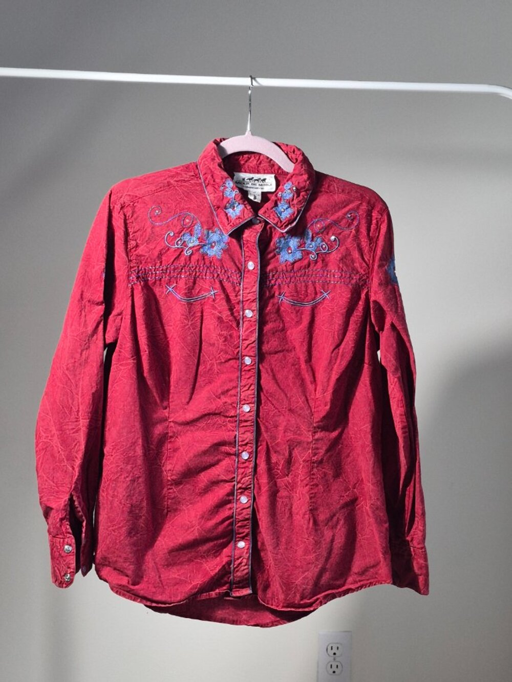 Back in the Saddle Western Shirt M Women’s Red Embroidered Pearl Snap Rhinestone